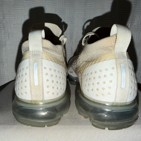 Women's 10/ men's 8.5 Nike Cream Air VaporMax Flyknit Shoes - Picture 4 of 15